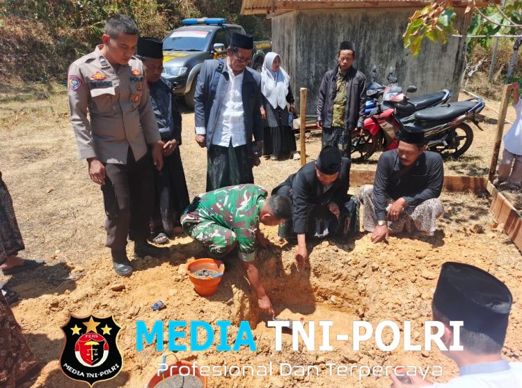 Babinsa Hadiri Peletakan Batu Pertama Mushola Hamid Dimyathi di Hargorejo