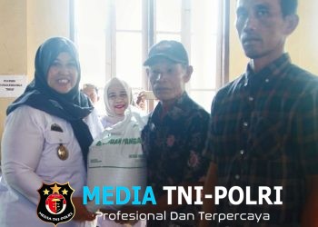 Pemkab Pringsewu Salurkan Bantuan Pangan Kepada 692 Warga Ambarawa Barat