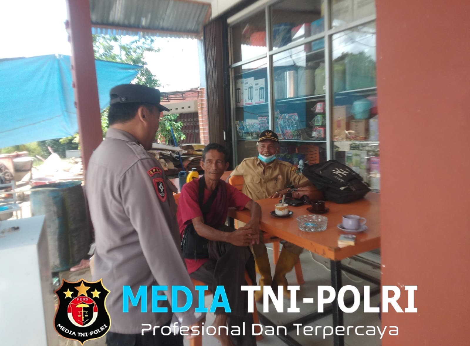 Sambil Patroli, Polisi Kuala Behe Bangun Komunikasi dengan Warga dan Cegah Kejahatan Sejak Dini