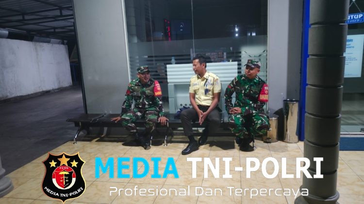 Jaga Kamtibmas, Babinsa Koramil Bulukerto Laksanakan Patroli Malam