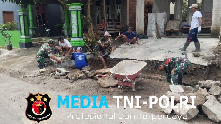Babinsa Tanggan Turun Tangan Bangun Talud, Warga Makin Semangat Bergotong Royong