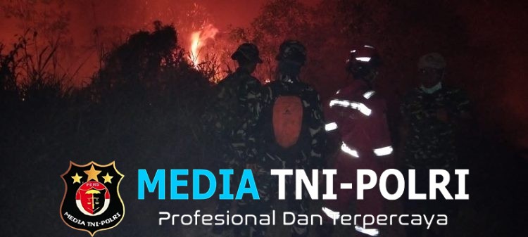Tak Kenal Lelah, Tim Gabungan Lakukan Pemadaman Karhutla di Desa Sungai Rambutan, Indralaya Utara