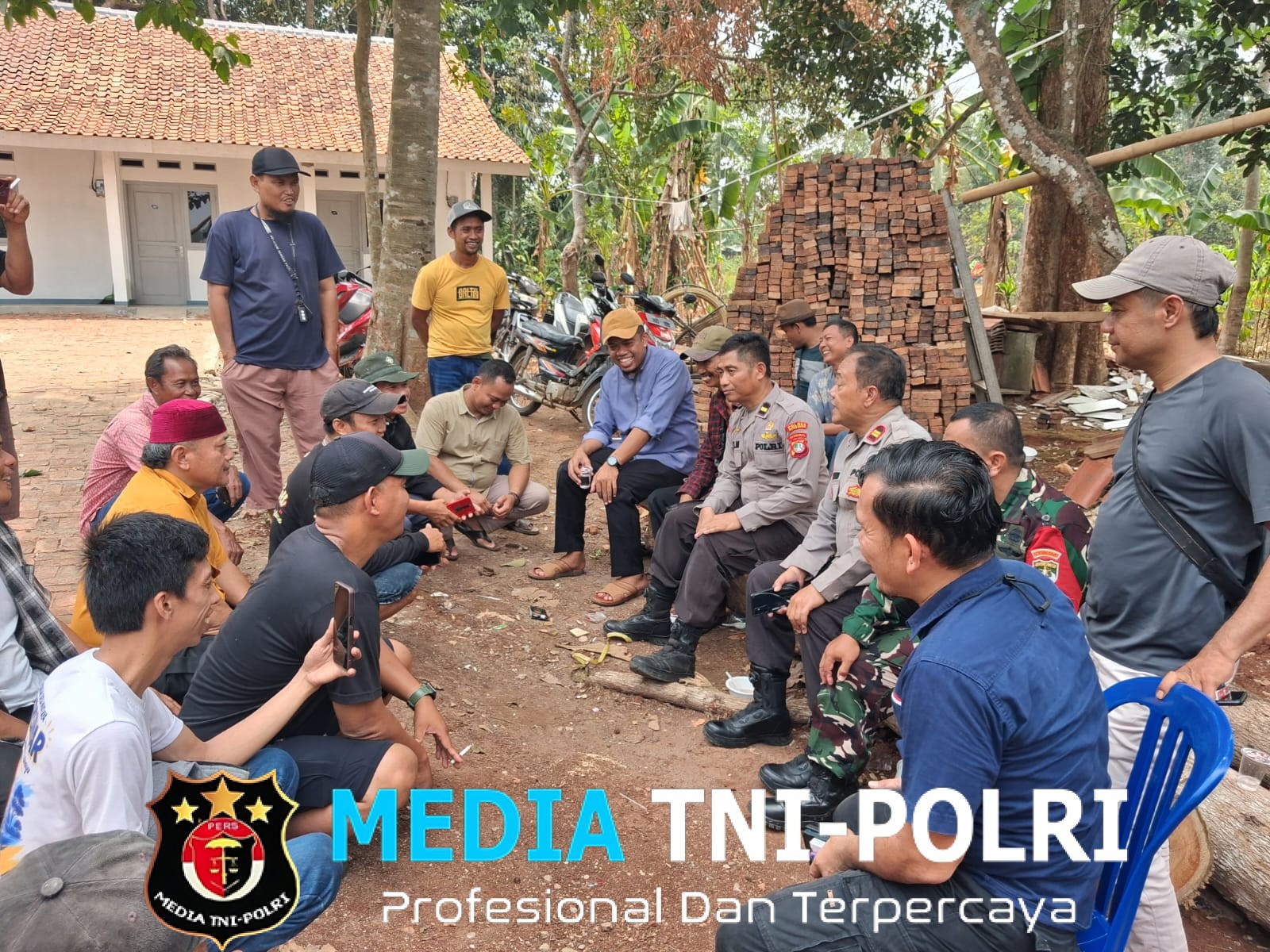 Pasca-Pilkades, Polsek Setu Imbau Tim Pemenangan Desa Mukti Jaya Hindari Euforia Berlebihan
