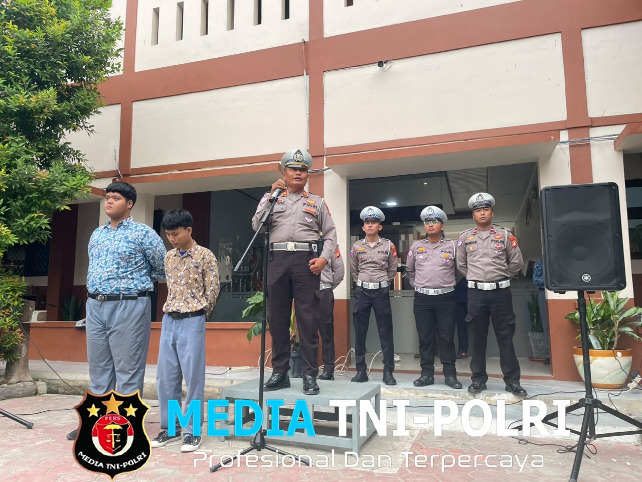 Deklarasi Polisi Sahabat Pelajar, Personel Polri Jadi Bapak Asuh Siswa di SMAN 2 Babelan