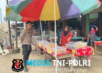 Polisi Sengah Temila Sambangi Penjual Kue, Ajak Warga Waspada Terhadap Aksi Kejahatan
