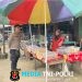 Polisi Sengah Temila Sambangi Penjual Kue, Ajak Warga Waspada Terhadap Aksi Kejahatan