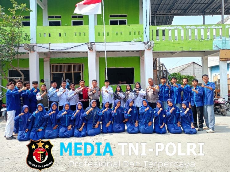 Polisi Sahabat Pelajar, Polres Metro Bekasi Beri Pembinaan di SMK Manba’ul Ulum Babelan