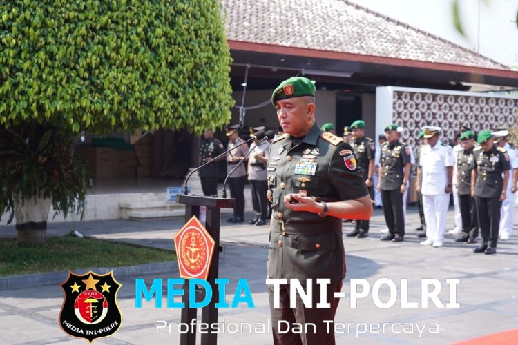 Pangdam V/Brawijaya Pimpin Ziarah Rombongan Di MBK Blitar Peringati HUT Ke-81 TNI
