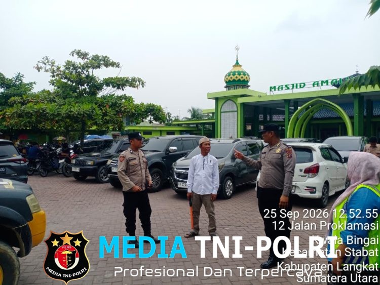 Polsek Stabat Laksanakan Pengamanan Sholat Jumat, Ciptakan Rasa Aman dan Nyaman bagi Jamaah