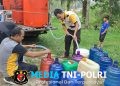 Setetes Kepedulian di Tengah Kemarau, Polsek Ngabang Salurkan Air Bersih untuk Warga
