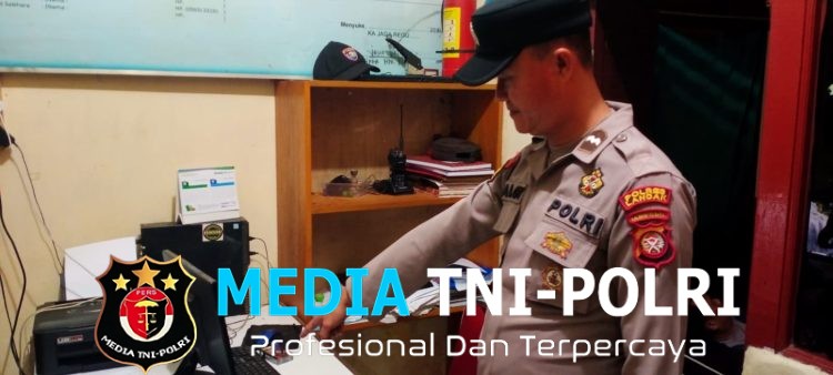 Cegah Kebakaran Mako, Samapta Polsek Menyuke Cek Instaliasi Listrik Saat Malam Hari