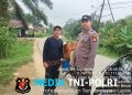Di Tengah Patroli Siang, Polisi Air Besar Sapa Penjual Ikan dan Ingatkan Pentingnya Kewaspadaan