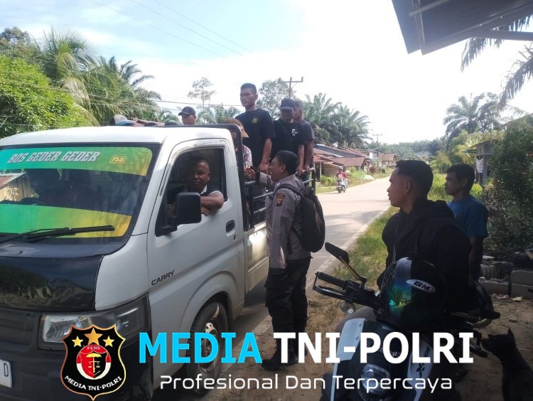 Sapa Pengemudi Saat Patroli, Polisi Tekankan Pentingnya Keselamatan Berkendara