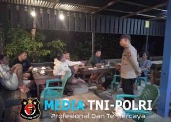 Warga Sedang Bersantai di Kafe Disambangi Polisi Saat Patroli Malam, Imbau Waspadai Tindak Kejahatan
