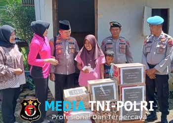 Jum,at Berkah, Kapolsek Talamau Salurkan Bantuan Sembako untuk Warga yang Membutuhkan