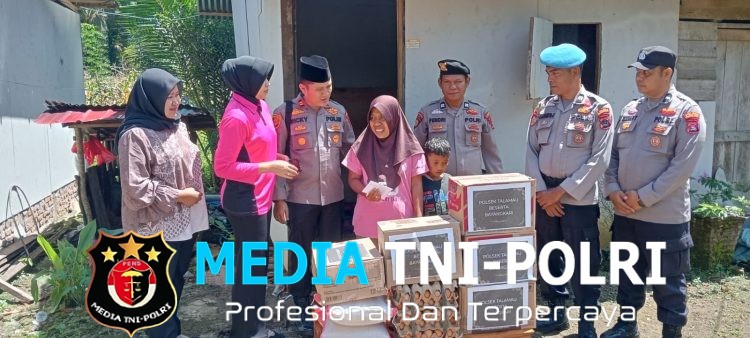Jum,at Berkah, Kapolsek Talamau Salurkan Bantuan Sembako untuk Warga yang Membutuhkan
