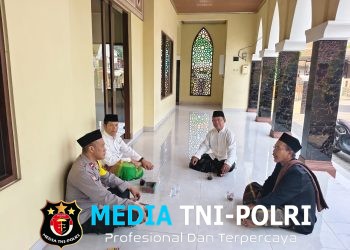 Safari Jumat, Bhabinkamtibmas Sindangjaya Pererat Silaturahmi dengan Masyarakat