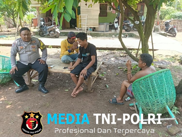 Bhabinkamtibmas Karangmekar Sambangi Warga, Ajak Bersama Jaga Kamtibmas
