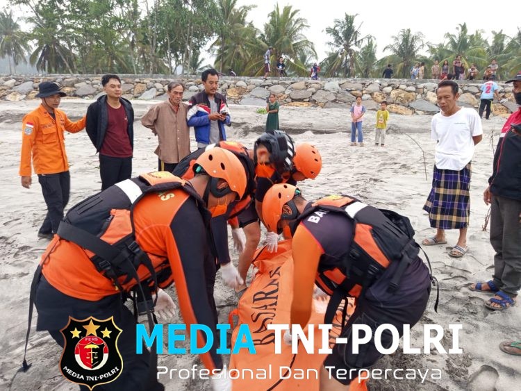 Polres Pesisir Barat Evakuasi Remaja 17 Tahun yang Ditemukan Mengapung di Perairan Pekon Balam