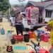 Polres Landak Salurkan 2.500 Liter Air Bersih ke Warga Desa Raja, 90 Orang Terima Manfaat