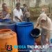 Bhabinkamtibmas Polsek Serang Baru Dampingi Penyaluran 5.000 Liter Air Bersih untuk Warga Nagacipta
