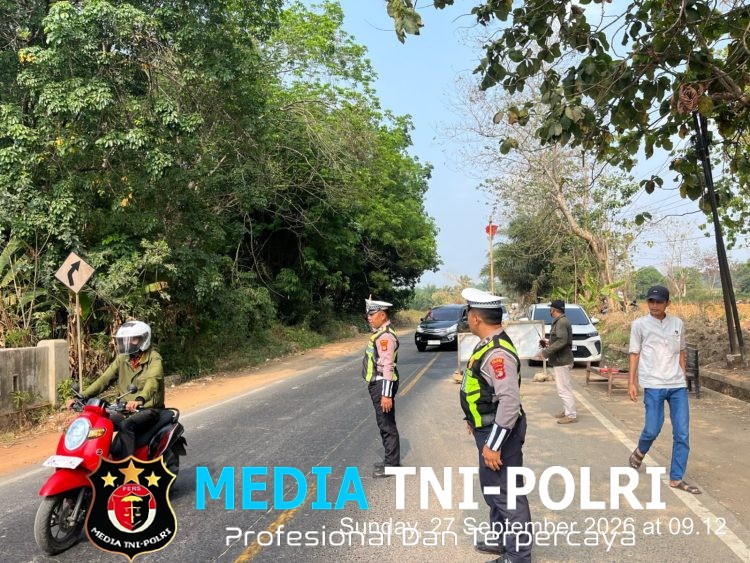 Satlantas Polres Lampung Utara Atur Arus Lalin dan Cegah Pungli di Jalinteng Blambangan Pagar