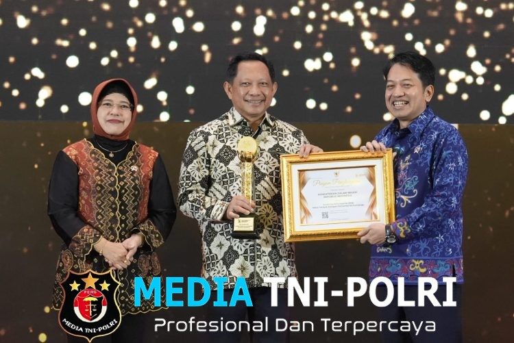 Optimalkan Statistik sebagai Kompas Pembangunan Daerah, Kemendagri Raih Penghargaan dari BPS