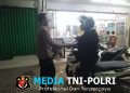 Malam Hari Polisi Sambangi Warga di Mandor, Pesan Kamtibmas Disampaikan Langsung