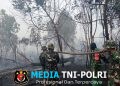 Kodim 0402/OKI Bersama Tim Gabungan Tangani Karhutla di Kelurahan Timbangan