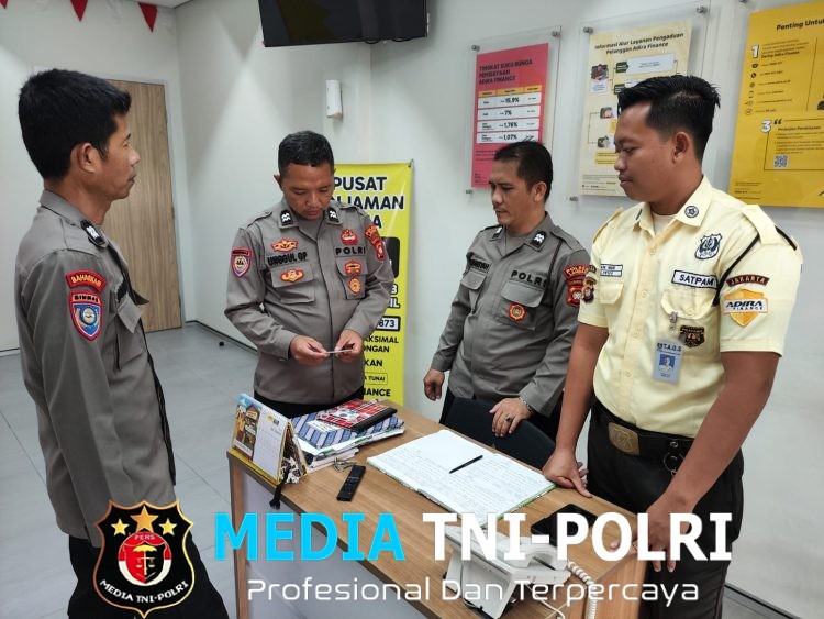 Sat Binmas Polres Landak Cek Uniform dan Kelengkapan Satpam di Sejumlah Perbankan dan Perusahaan Pulau Bendu