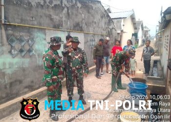 Di Tengah Kemarau Panjang, TNI Hadir Membawa Harapan, Kodim 0402/OKI-OI Salurkan Air Bersih bagi Warga Desa Palem Raya