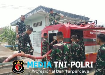 Kodim 0402/OKI Salurkan Air Bersih untuk Warga Desa Pelabuhan Dalam
