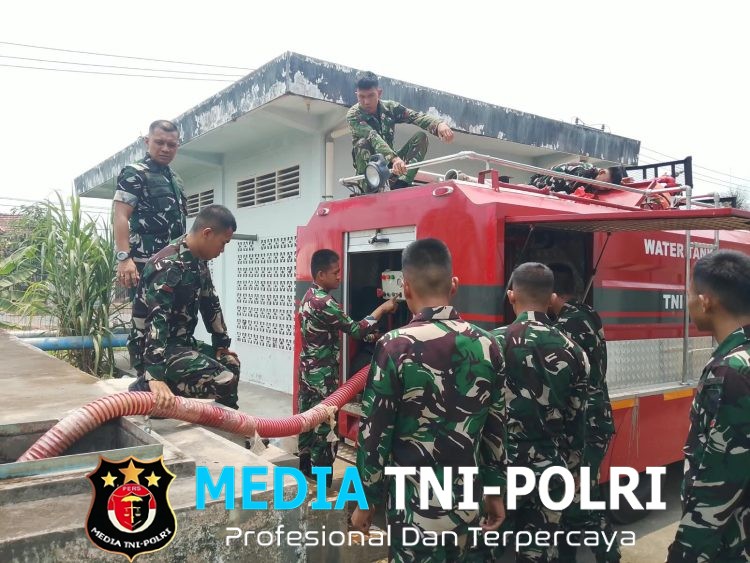 Kodim 0402/OKI Salurkan Air Bersih untuk Warga Desa Pelabuhan Dalam