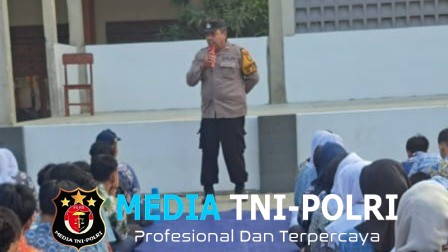 Polisi Pendamping Kelas di SMAN 1 Bojongmangu, Ajak Pelajar Fokus Belajar dan Jauhi Kenakalan Remaja