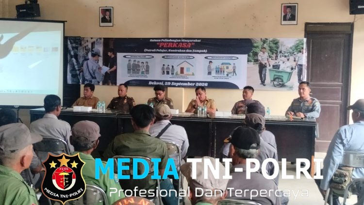 Kapolsek Serang Baru Dampingi Program Satlinmas Perkasa, Fokus Patroli Pelajar, Kontrakan dan Kebersihan Lingkungan