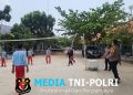 Polsek Muaragembong Dampingi Pelajar SMAN 1 melalui Kegiatan Voli