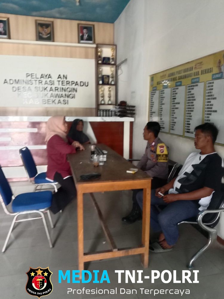 Bhabinkamtibmas Desa Sukaringin Sambangi Warga, Ajak Jaga Komunikasi dan Kamtibmas