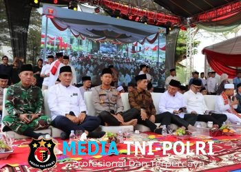 Peringati HUT ke-35 Lampung Barat, Kapolres Lampung Barat Hadiri Pengajian Akbar Bersama Gubernur dan Ustadz Das’ad Latief