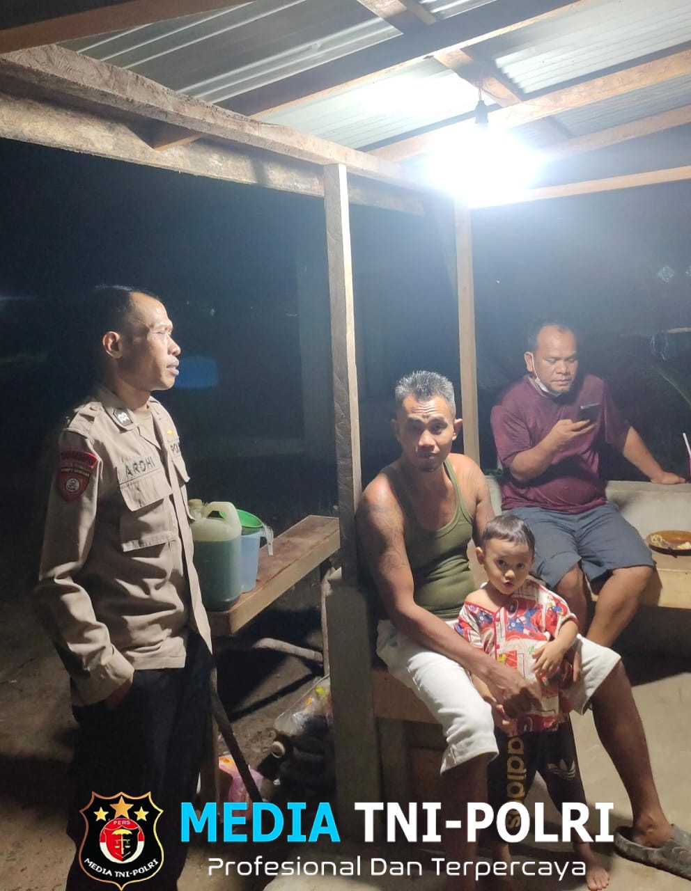 Cegah Bobol Rumah, Polisi Sebangki Sambangi Warga di Tengah Patroli Malam