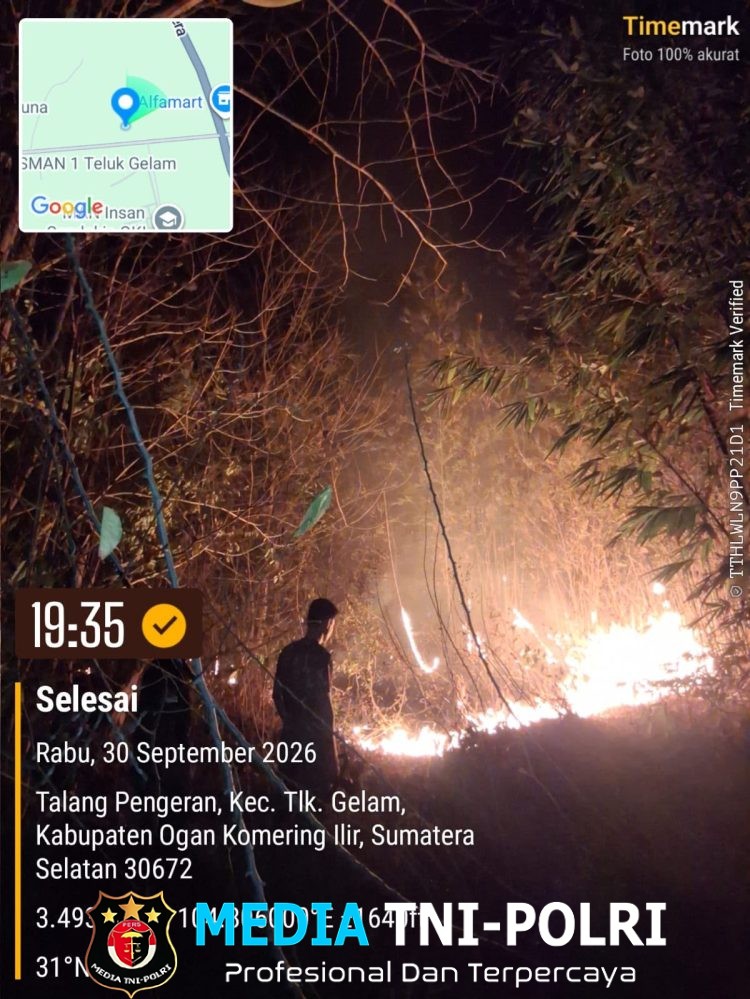 Satgas Yonif TP 895/KC BKO Koramil 402-01/ Tanjung Lubuk Padamkan Karhutla di Desa Talang Pangeran