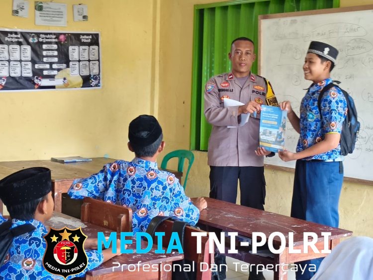 Polsek Cabangbungin Sosialisasikan SPMB SMA Taruna Kemala Bhayangkara kepada Pelajar MTs Fatahillah