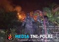 Gerak Cepat Babinsa Koramil 402-07/Indralaya Selamatkan Rumah Warga dari Kobaran Api