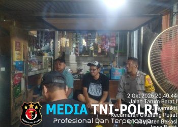 Polsek Cikarang Pusat Sambangi Warga, Sampaikan Pesan Kamtibmas dan Sosialisasi Layanan 110