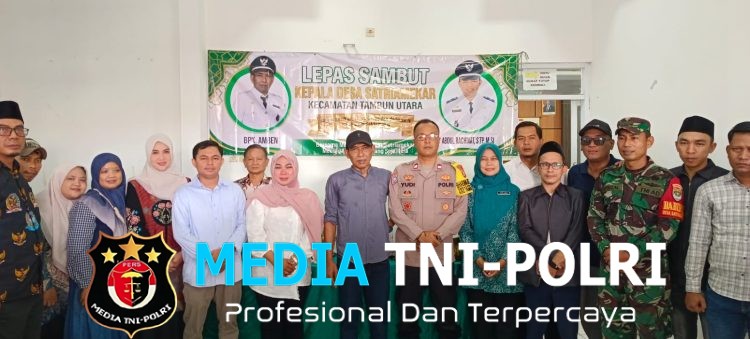Bhabinkamtibmas Hadiri Serah Terima Jabatan Kepala Desa Satriamekar kepada Penjabat Desa