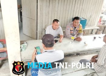 Bhabinkamtibmas Polsek Serang Baru Sambangi Warga Sukasari, Ajak Aktifkan Satkamling