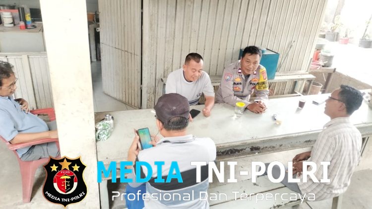 Bhabinkamtibmas Polsek Serang Baru Sambangi Warga Sukasari, Ajak Aktifkan Satkamling