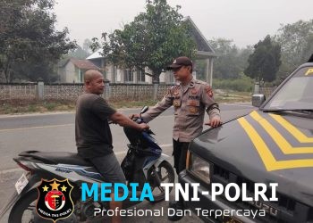 Patroli Siang, Polisi Sapa Warga di Tepi Jalan, Ingatkan Waspada Berbagai Kejahatan