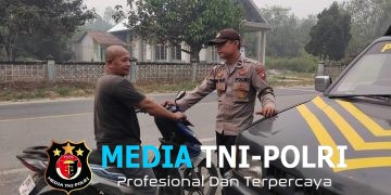 Patroli Siang, Polisi Sapa Warga di Tepi Jalan, Ingatkan Waspada Berbagai Kejahatan