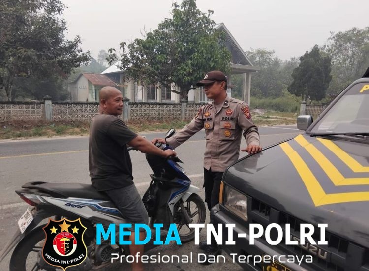 Patroli Siang, Polisi Sapa Warga di Tepi Jalan, Ingatkan Waspada Berbagai Kejahatan