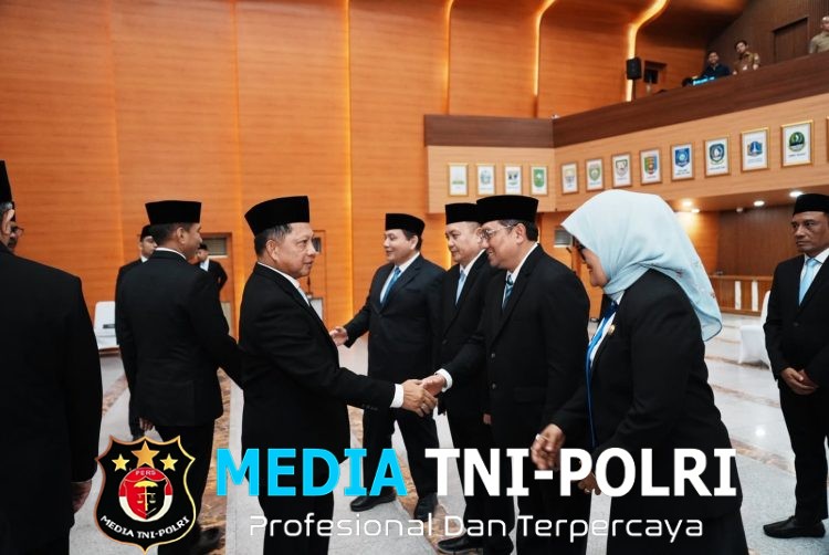 Lantik Pejabat Pimpinan Tinggi Pratama dan Fungsional, Mendagri Tekankan Pentingnya Rotasi dan Penyegaran Organisasi